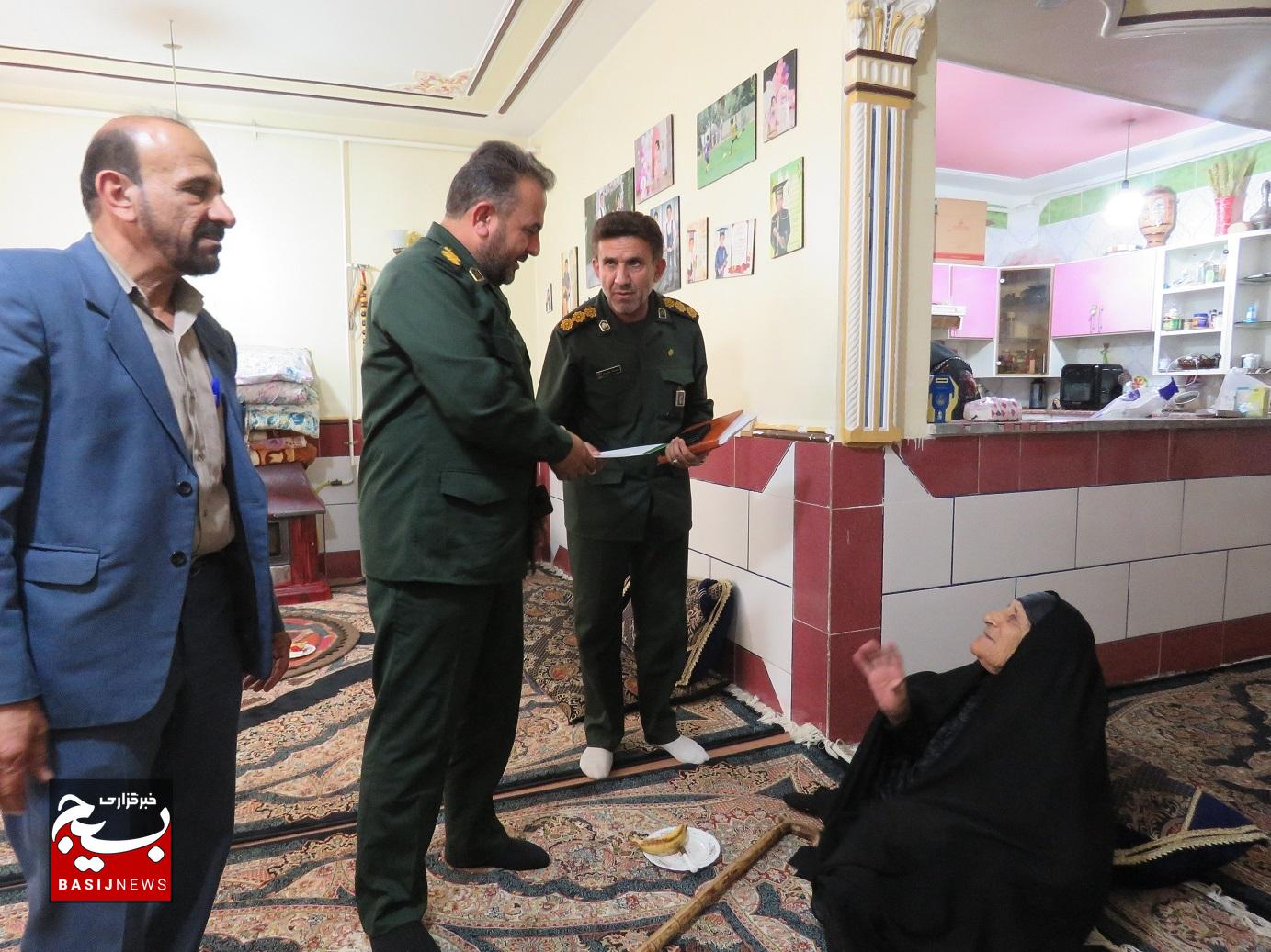 دیدار و تجلیل مسئولان سپاه فتح از خانواده های شهدا + (تصاویر)