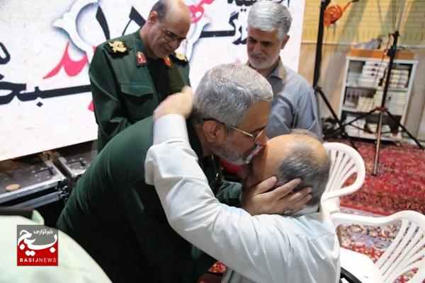 حضور معجزه‌گونه مردم در نماز جمعه نصر در اوج تهدید دشمان در هیچ جای دنیا شبیه ندارد