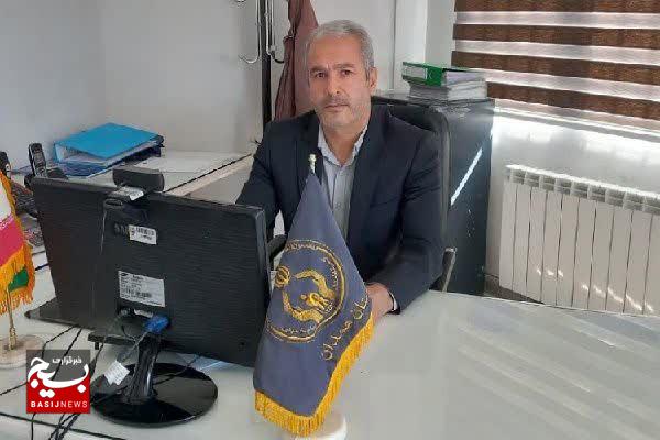 توزیع ۱۵۰۰ بسته لوازم التحریر در دانش آموزان بی بضاعت اسدآباد