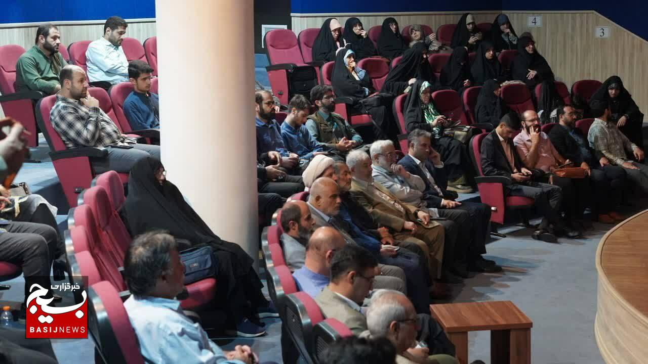 آیین رونمایی از مجموعه مستند ۲۰ قسمتی «ریشه های رشت» آیین رونمایی از مجموعه مستند ۲۰ قسمتی «ریشه های رشت»
