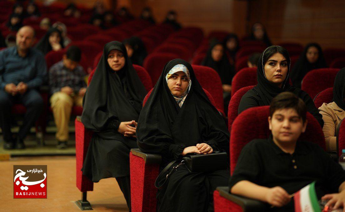 رونمایی از نماهنگ «لاتخف» در رشت رونمایی از نماهنگ «لاتخف» در رشت
