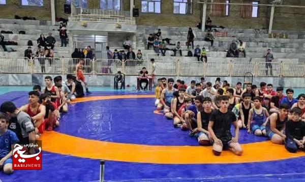مسابقات چهارجانبه کشتی در خسروشاه برگزار شد 