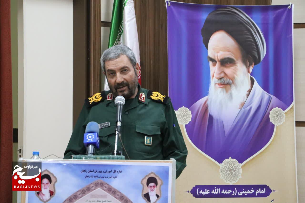 دانش آموزان ادامه دهنده راه شهدای دانش آموز هستند. دانش آموزان ادامه دهنده راه شهدای دانش آموز هستند.