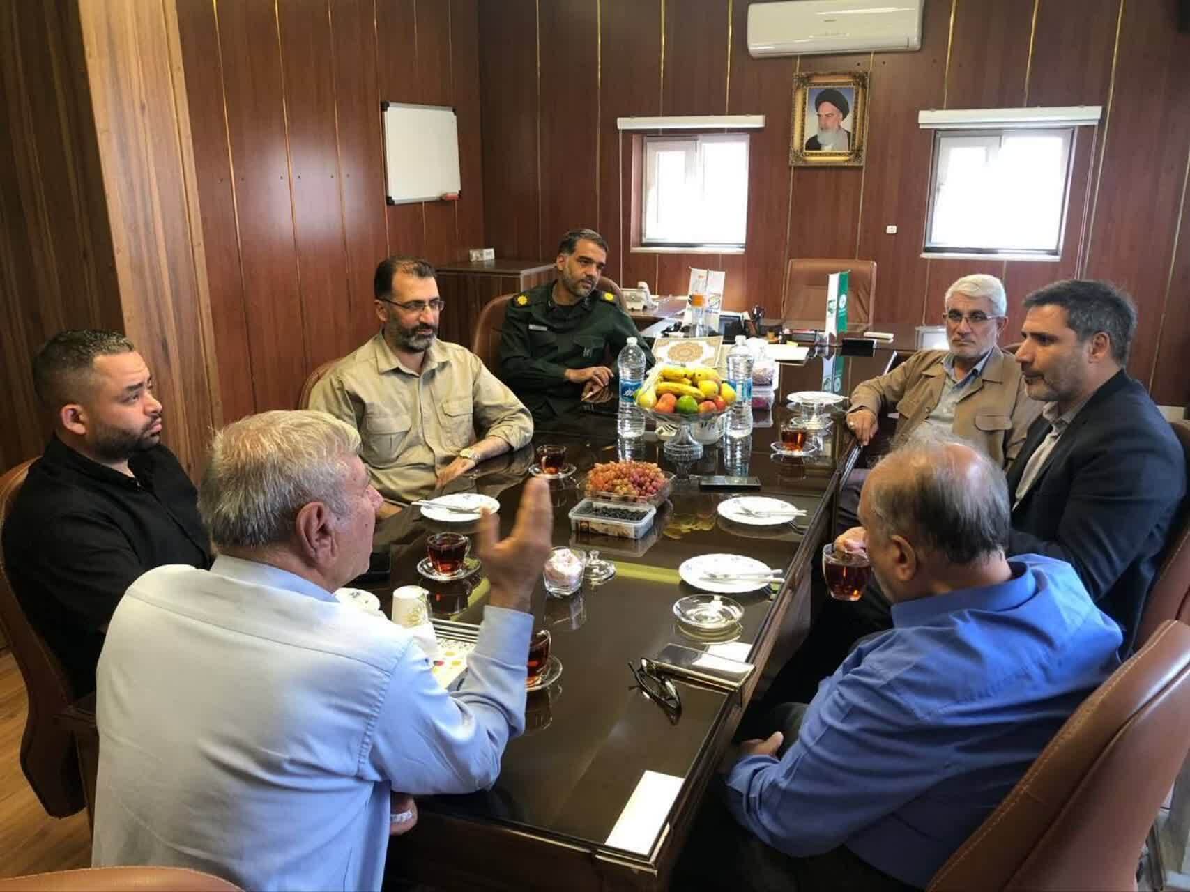 نشست صمیمی و تقدیر از رزمنده و جهادگر دزفولی مهندس شکری‌پور مدیرعامل شرکت بهاورشیمی