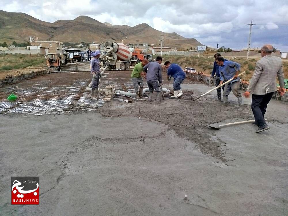 پل انجیرلو در جاده گرمی_بیله سوار اواخر مهرماه زیربار ترافیک می رود