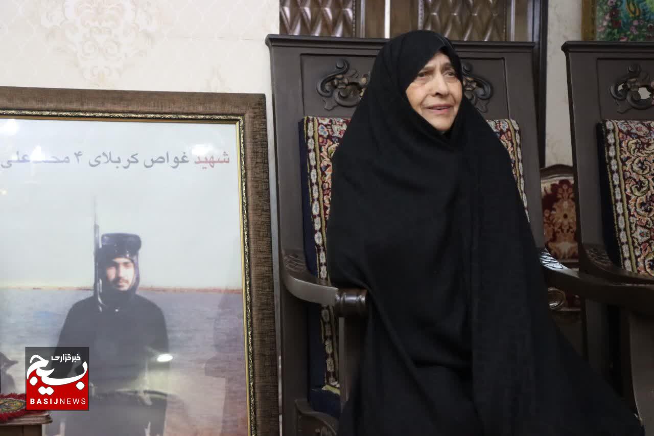 دیدار فرمانده سپاه ثارالله استان کرمان با خانواده شهیدمحمدعلی سلاجقه به مناسبت هفته دفاع مقدس