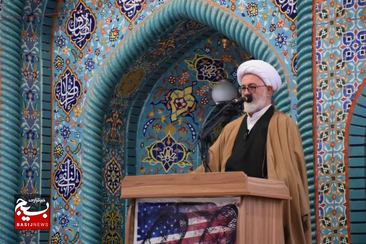 استقلال کامل کشور، راه مبارزه با استکبار جهانی/ ملت ایران از ترقه‌بازی‌ها باکی ندارد
