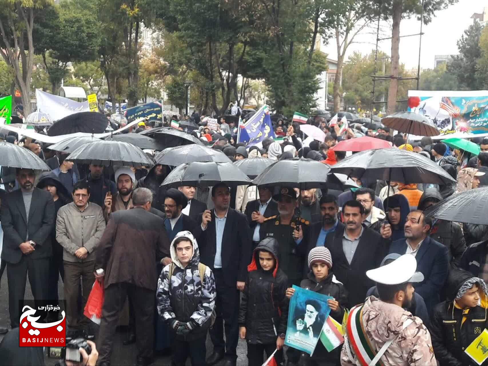 حضور بروجرد های در راهپیمایی۱۳ آبان زیر باران حضور بروجرد های در راهپیمایی۱۳ آبان زیر باران