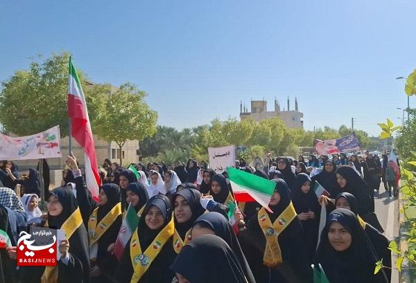 راهپیمایی ۱۳ آبان در شهرستان جم با حضور گسترده دانش‌آموزان و مسئولان برگزار شد