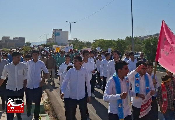 راهپیمایی ۱۳ آبان در شهرستان جم با حضور گسترده دانش‌آموزان و مسئولان برگزار شد