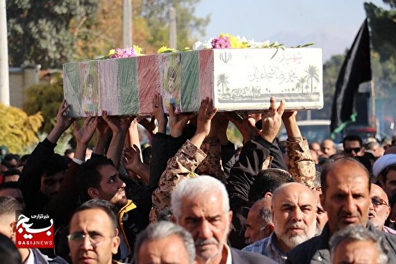 تشییع باشکوه شهید شجاعیان در دامغان| روایت بازگشت گوهر جا مانده در تنگه ابوقریب