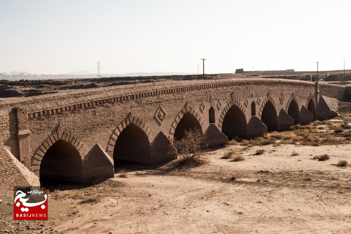 پایان احیای گلدستههای ضلع جنوب شرقی پل تاریخی سالار در رشتخوار