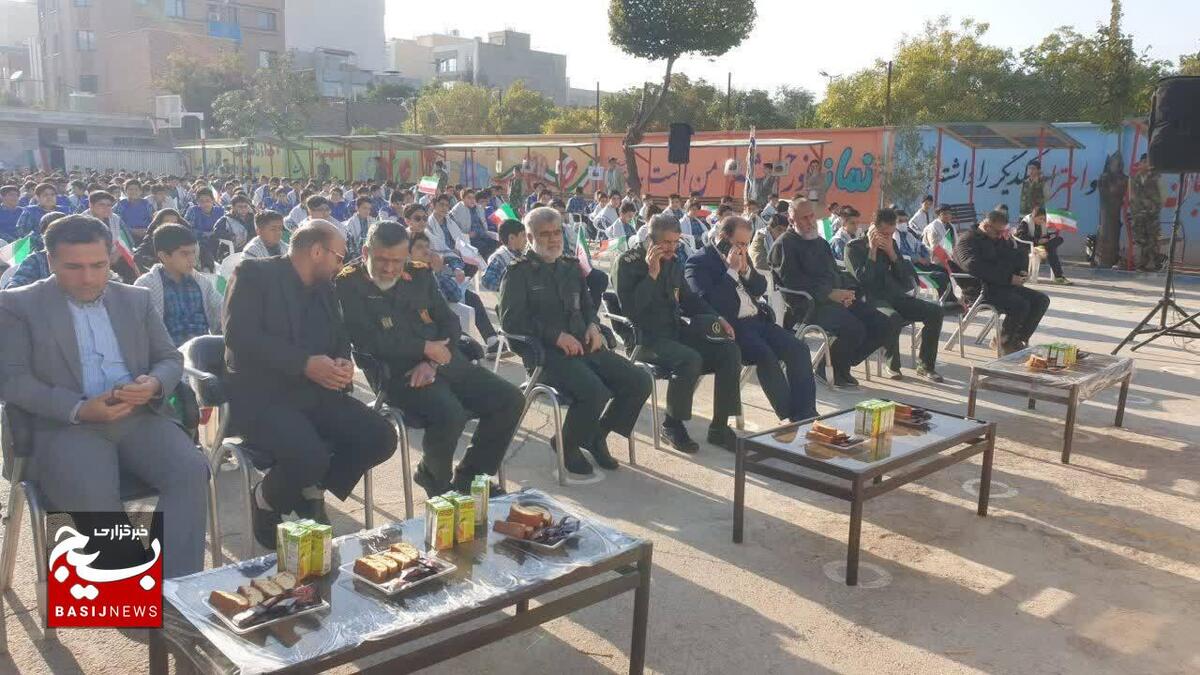 دانش آموزان صاحبان قدرت آینده کشور هستند