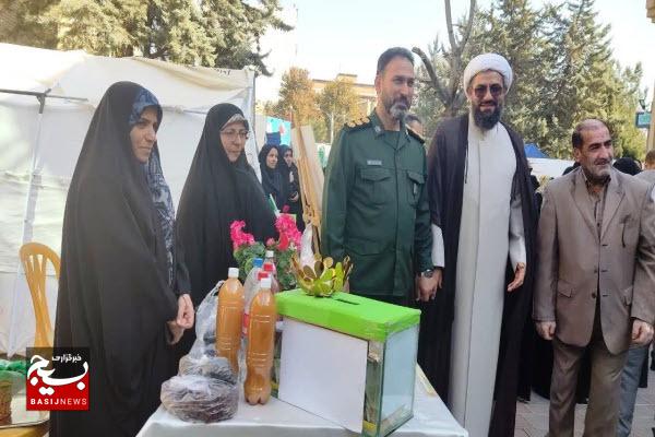 بانوان همدانی بیش از ۱۱۰۵ گرم طلا به به جبهه مقاومت اهداء کردند