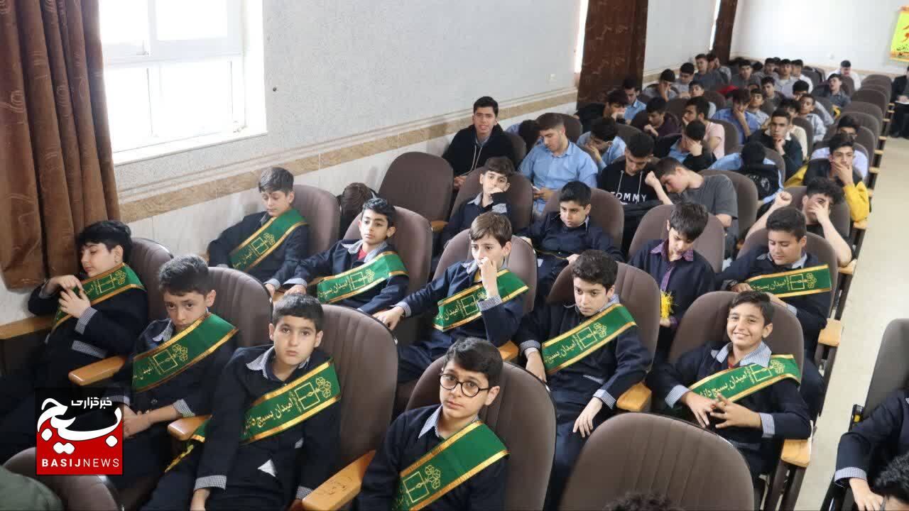 شهدای دانش آموز نماد از خودگذشتگی در دفاع مقدس هستند