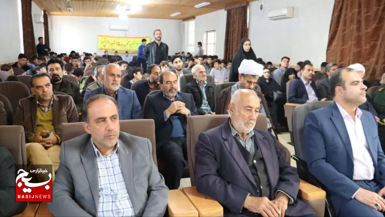 شهدای دانش آموز نماد از خودگذشتگی در دفاع مقدس هستند