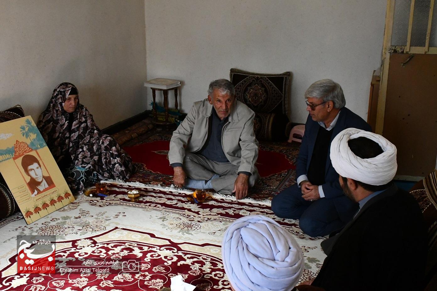 دیدار و تجلیل جانشین نمایندگی ولی‌فقیه در سازمان بسیج مستضعفین از خانواده شهید محمدی + ( تصاویر)