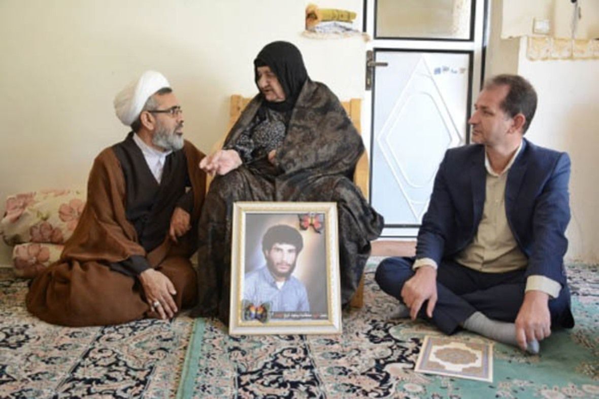 مادر شهید سلطان مراد دریکوند به فرزند شهیدش پیوست