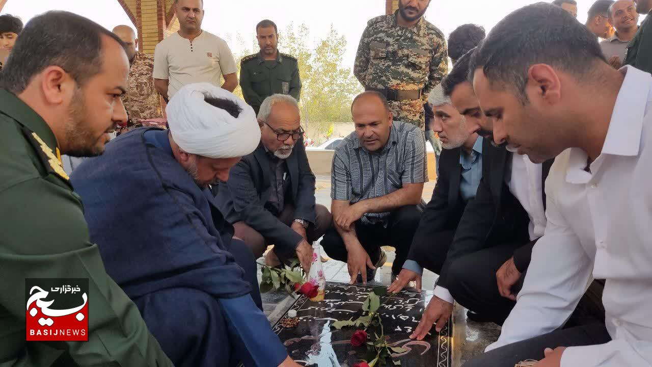 غبار روبی مزار شهدا در عسلویه