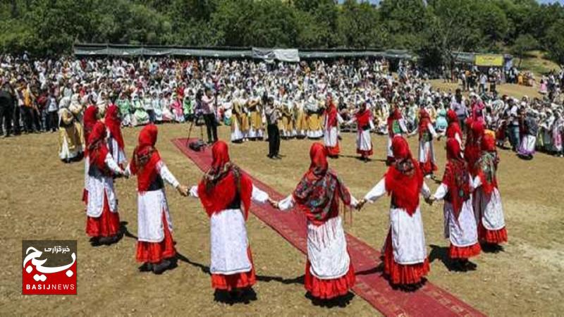 برگزاری مسابقات بازیهای بومی محلی در روستای لرد برگزاری مسابقات بازیهای بومی محلی در روستای لرد
