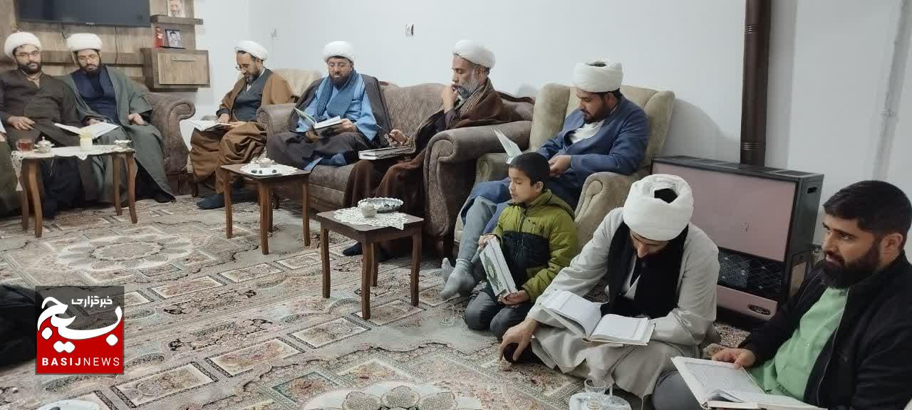 جلسات قرآن خانگی عامل مهمی برای تقویت کانون خانواده است