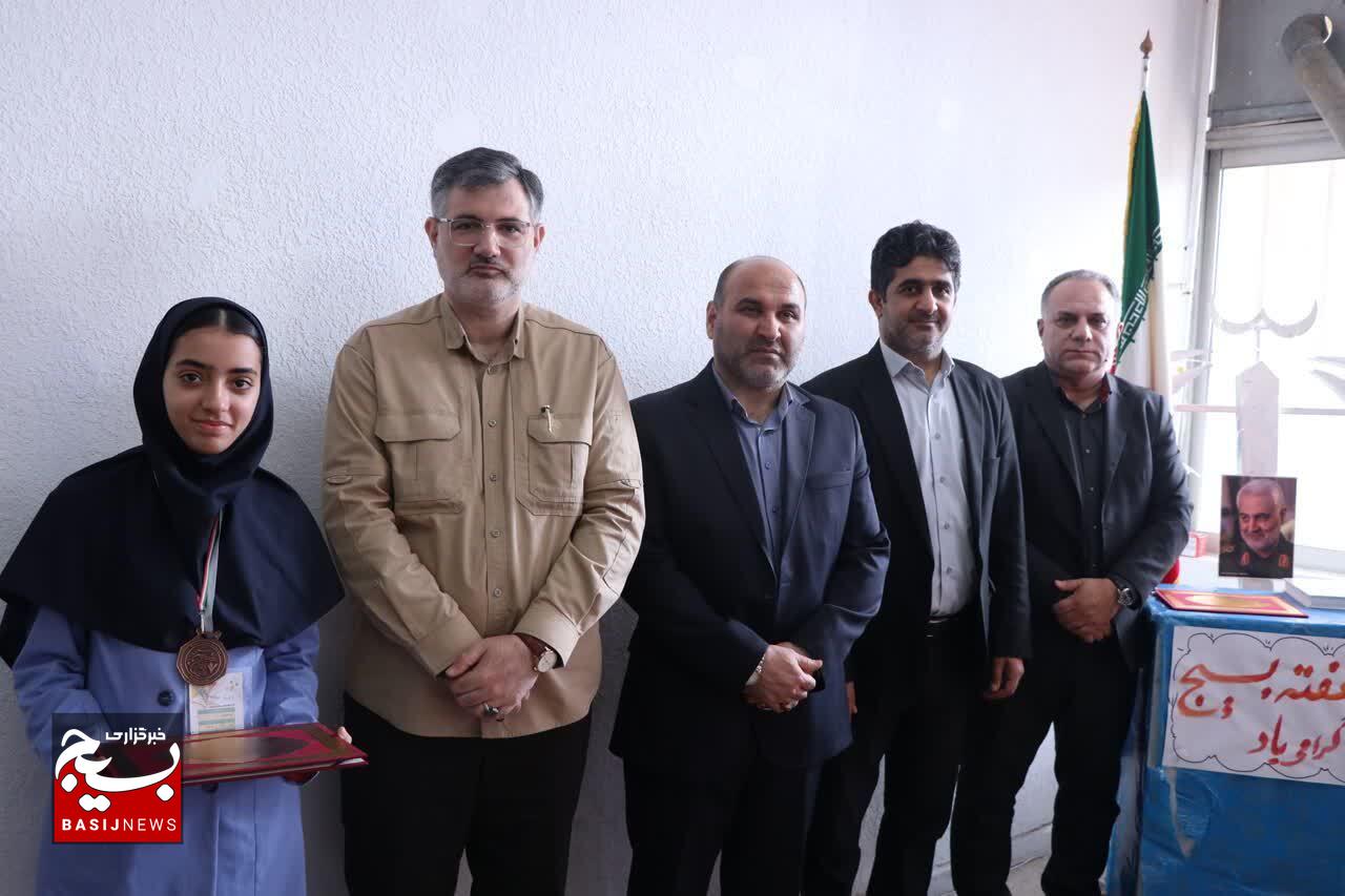 مراسم تجلیل از دانش آموزان نخبه جامعه کار و تولید استان گیلان برگزار شد