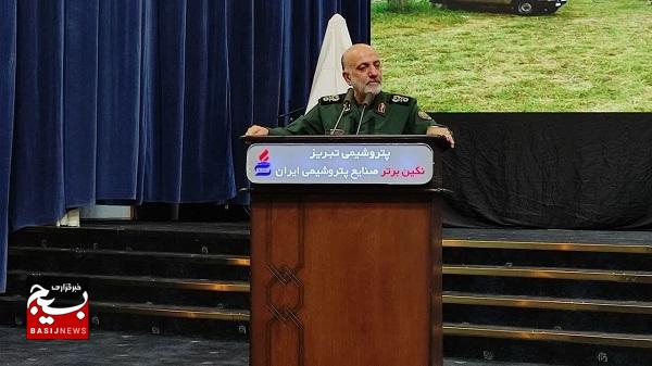 بسیج گره گشا و حلّال مشکلات است