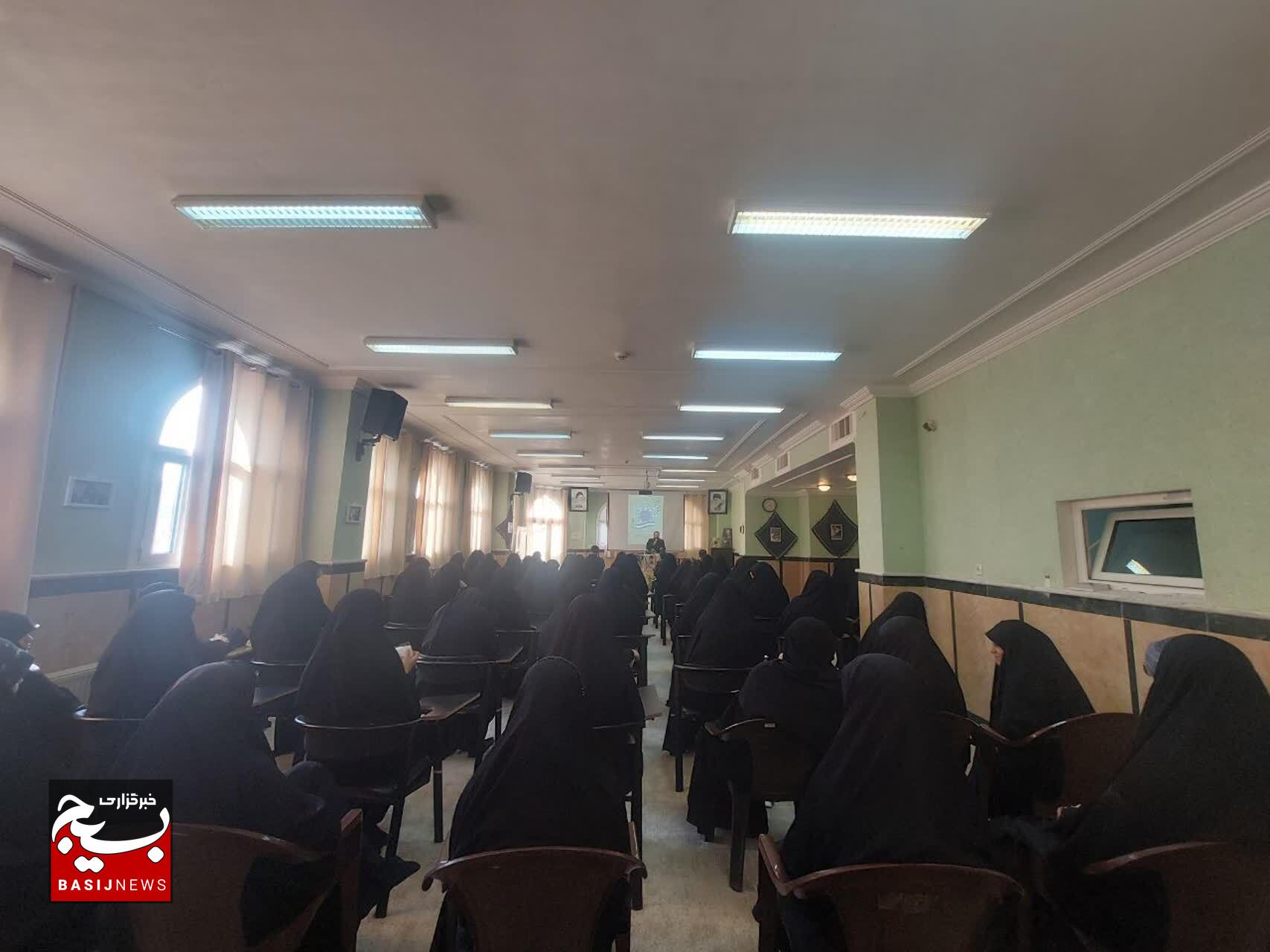 بسیج باید خود محوری و خدا محوری را سر لوحه فعالیت‌های خود قرار دهد