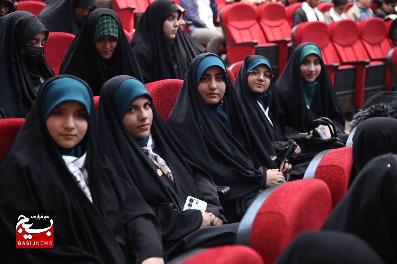 تجلیل وزیر آموزش‌ و پرورش از دانش آموز کهگیلویه و بویراحمدی