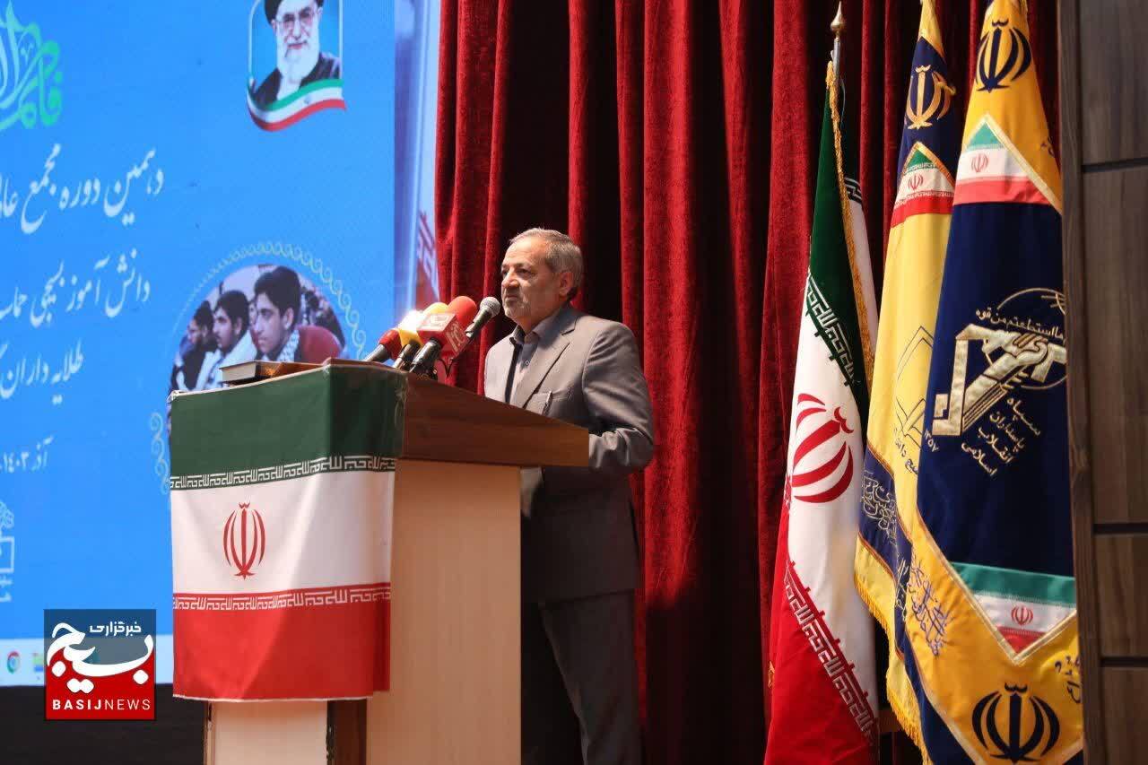تجلیل وزیر آموزش‌ و پرورش از دانش آموز کهگیلویه و بویراحمدی