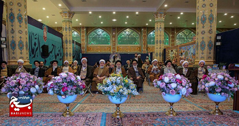 تجدید بیعت جمعی از علما، اساتید حوزه و مسئولان با امام عصر(عج) در مسجد جمکران