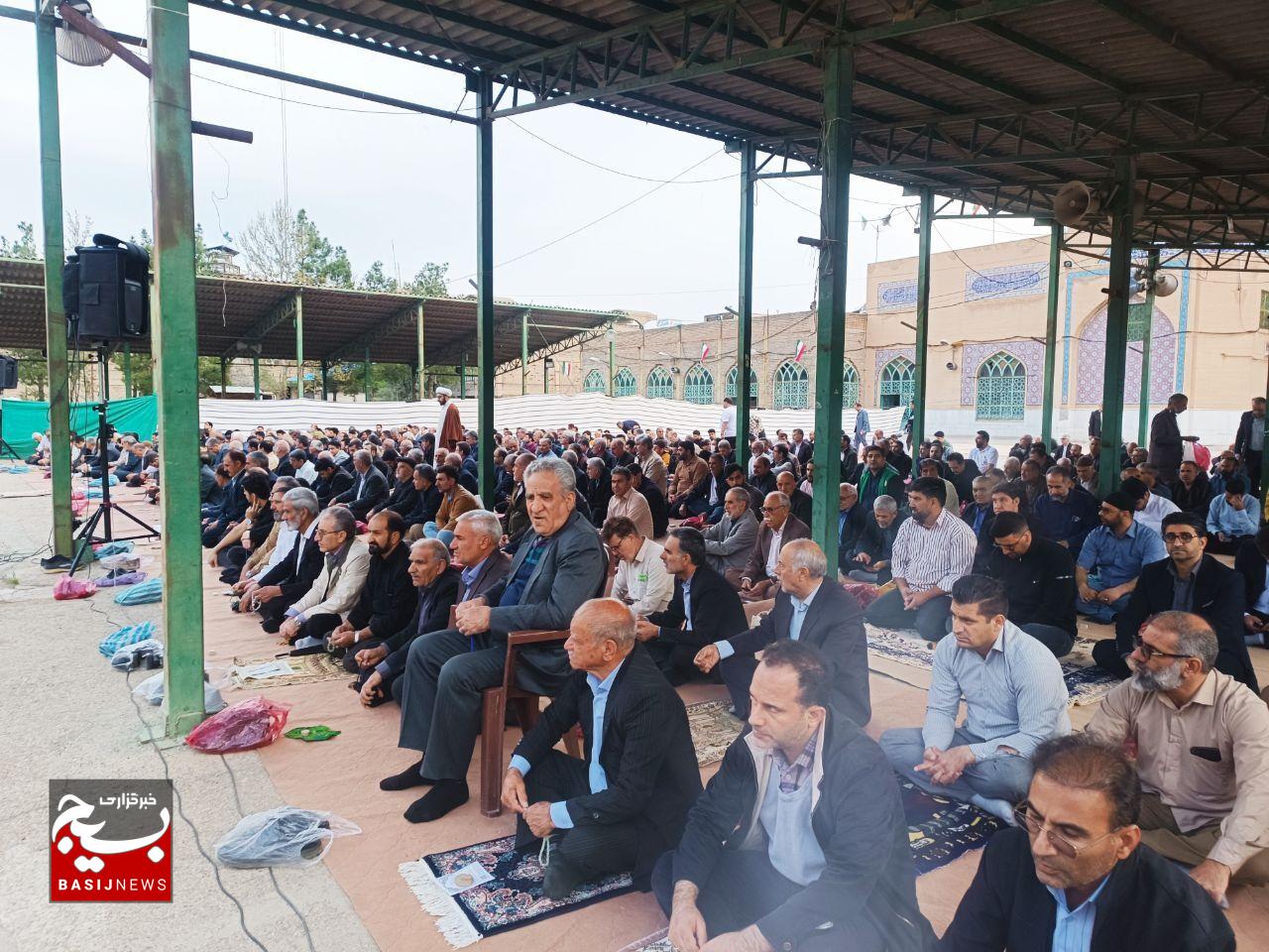 اقامه نماز عید سعید فطر در لرستان