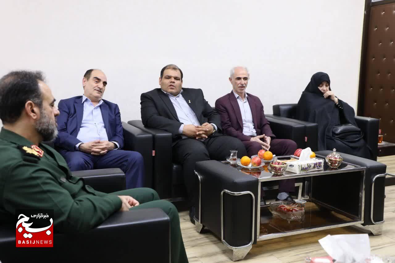 دشمن در جنگ شناختی به دنبال از بین بردن وحدت و انسجام اجتماعی است دشمن در جنگ شناختی به دنبال از بین بردن وحدت و انسجام اجتماعی است