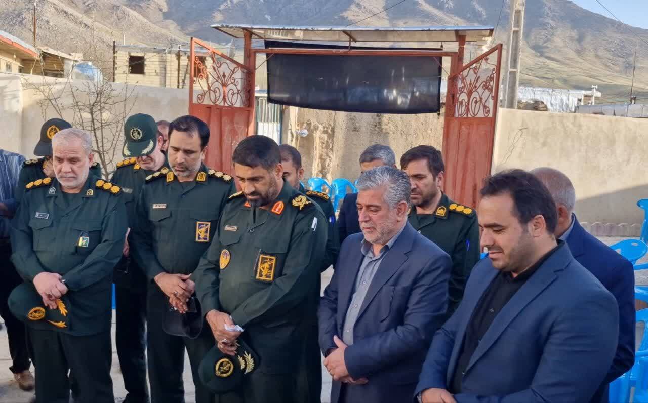دیدار سردار باقری با خانواده پاسدار جهادگر رستمی در دلفان+عکس