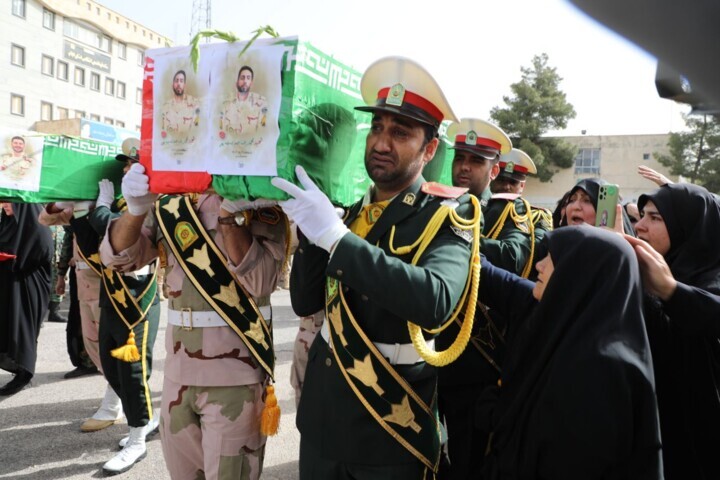 امامجمعه ایلام در آیین تشییع مرزبانان: این دو شهید حافظان عزت کشور بودند امامجمعه ایلام در آیین تشییع مرزبانان: این دو شهید حافظان عزت کشور بودند