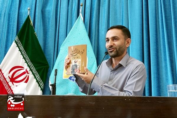 رونمایی از کتاب شیر مردان بی ادعا در کنگان رونمایی از کتاب شیر مردان بی ادعا در کنگان