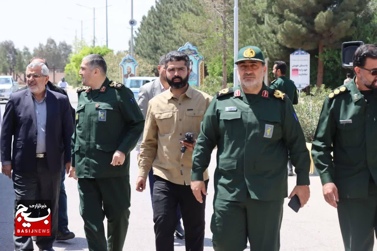 آیین اهدا ۱۰۰ سری جهیزیه به نوعروسان استان کرمان