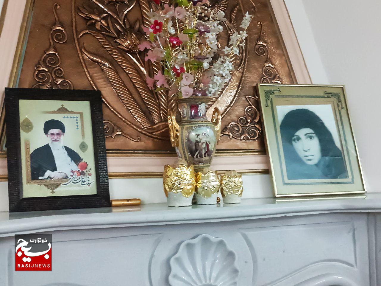دیدار مسئول بسیج جامعه زنان کشور با خانواده شهید پروانه دیدار مسئول بسیج جامعه زنان کشور با خانواده شهید پروانه