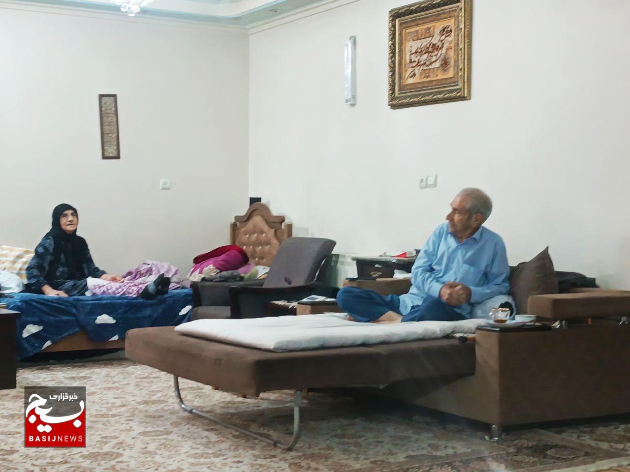 دیدار مسئول بسیج جامعه زنان کشور با خانواده شهید پروانه دیدار مسئول بسیج جامعه زنان کشور با خانواده شهید پروانه