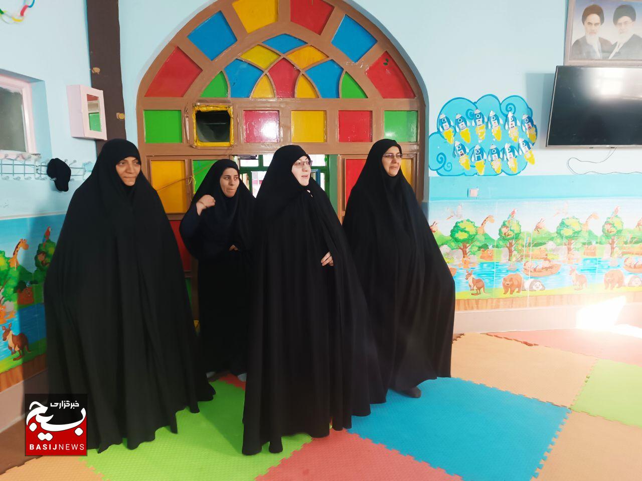 بازدید مسئول بسیج جامعه زنان از مهد مساجد خرم آباد