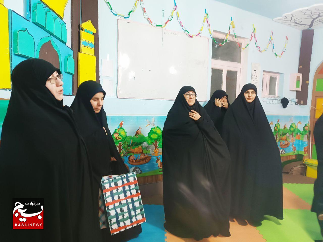بازدید مسئول بسیج جامعه زنان از مهد مساجد خرم آباد