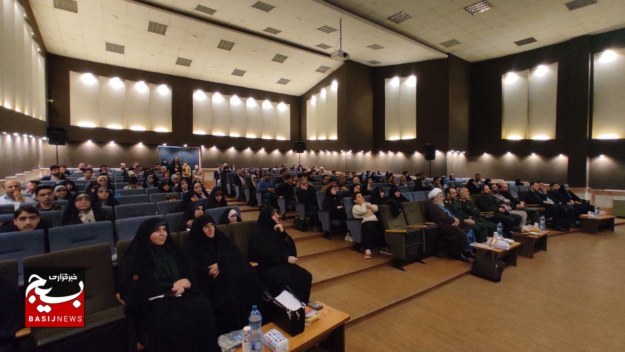 خانواده، سنگر مقابله با جنگ شناختی دشمن است خانواده، سنگر مقابله با جنگ شناختی دشمن است
