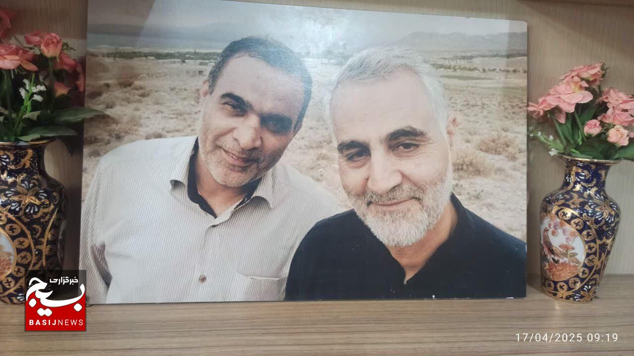 دیدار سردار بهروز جانشین فرماندهی سپاه ثارالله استان کرمان، با خانوادۀ شهید مدافع حرم، حاج‌حسین بادپا