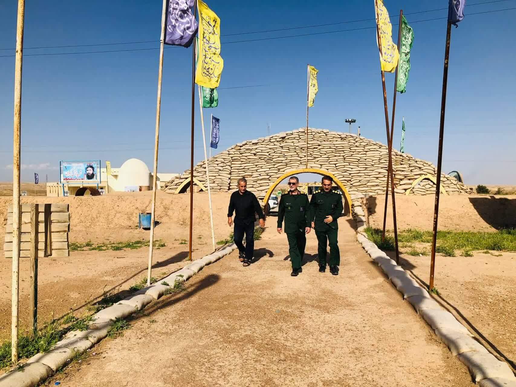 بازدید فرمانده سپاه امیرالمؤمنین (ع) از یادمان شهدای شرهانی و پاسگاه‌های مرزی