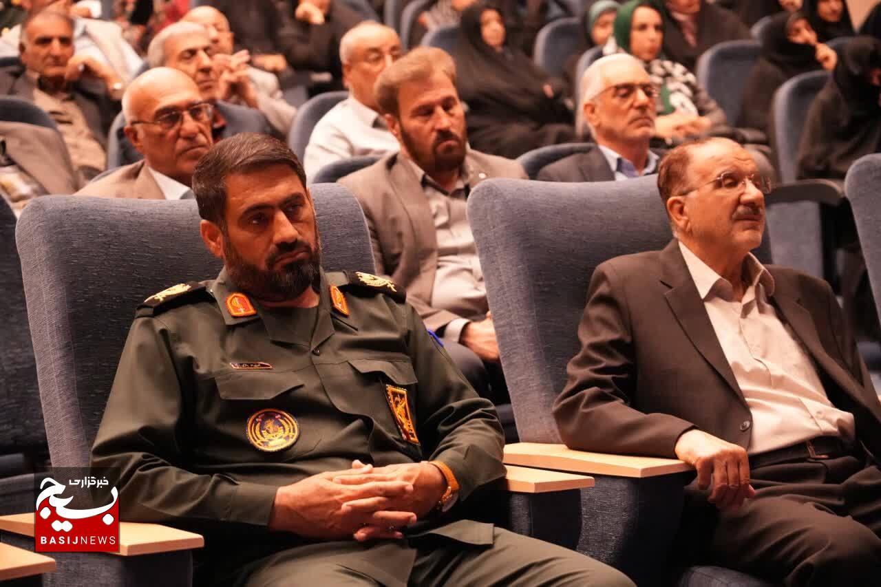 برگزاری آیین رو نمایی از کتاب یار آشنا