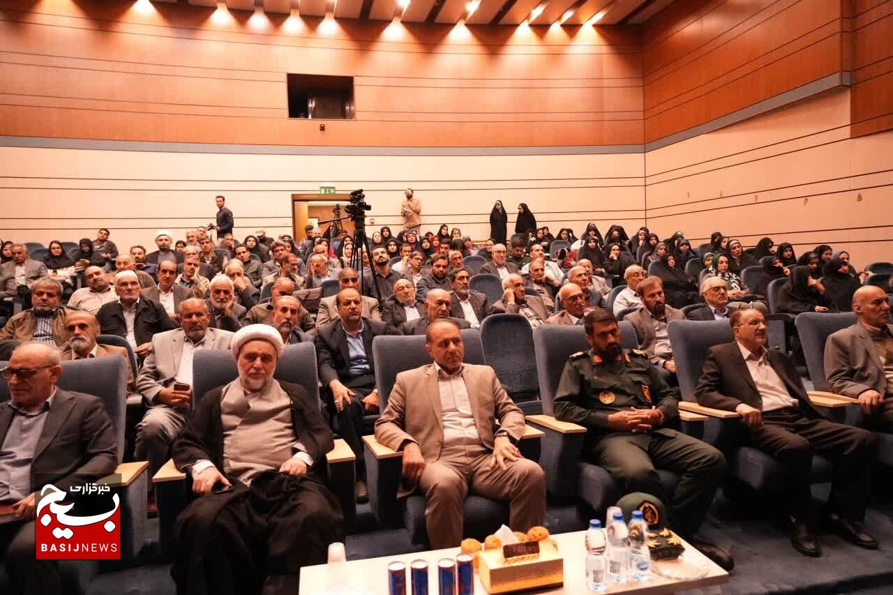 برگزاری آیین رو نمایی از کتاب یار آشنا