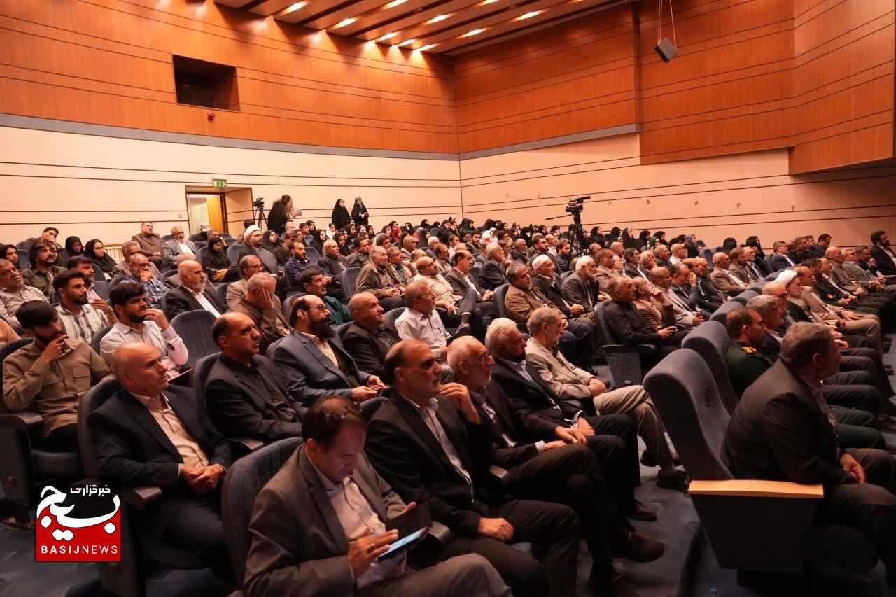 برگزاری آیین رو نمایی از کتاب یار آشنا