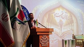 عمق قرآن انسانها را جذب می کند/قرآن یک دریای شگرف و گسترده است
