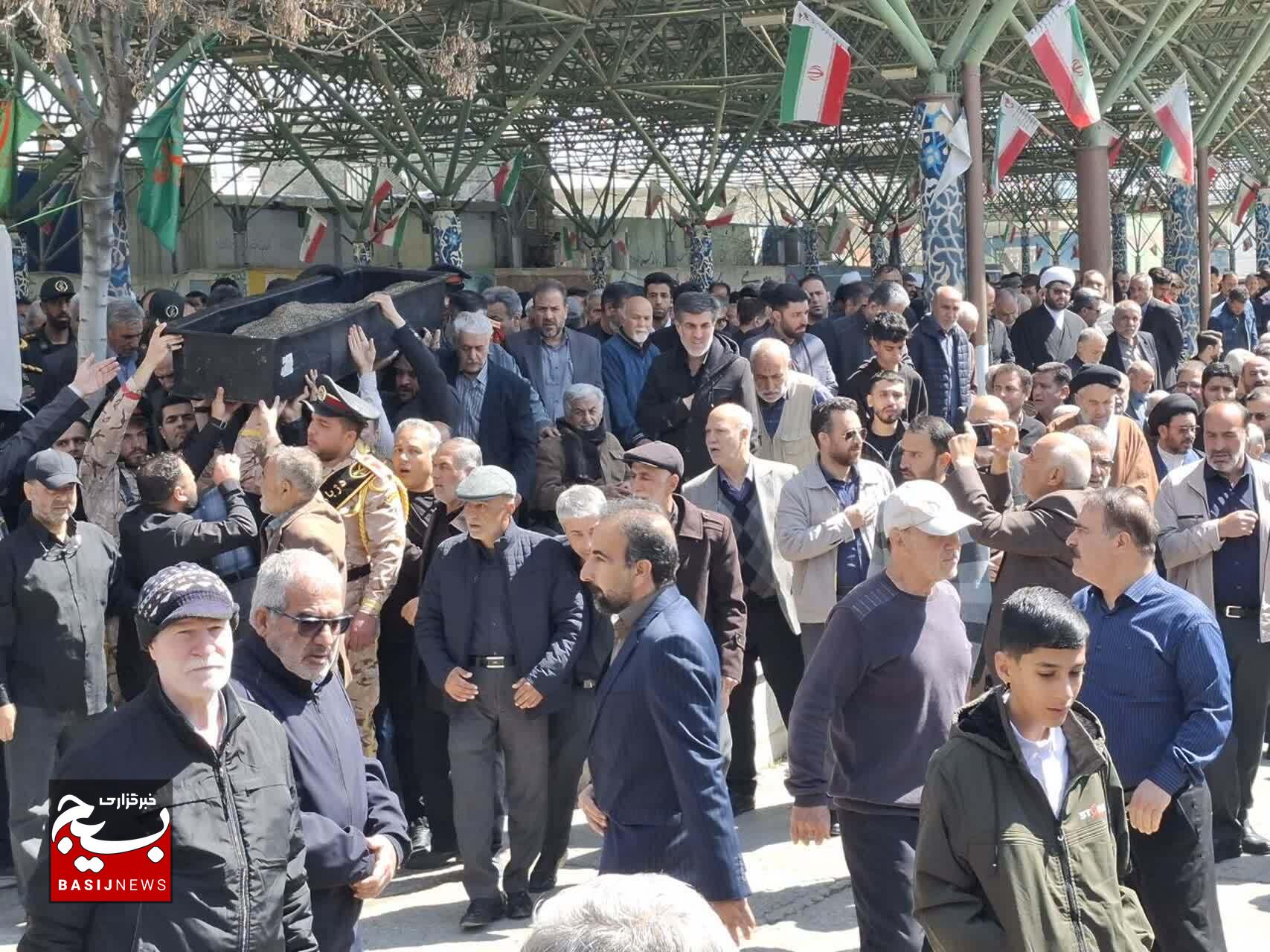 تشییع همسر اولین شهید روحانی دفاع مقدس در شهرستان بروجرد