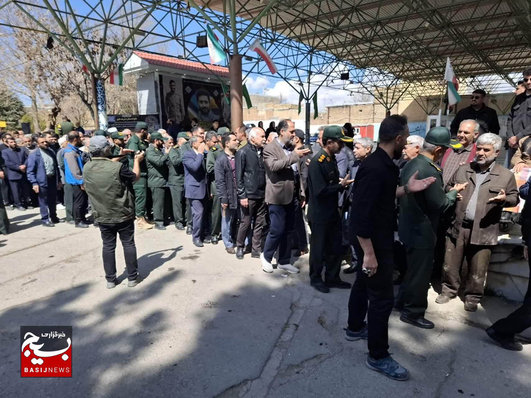 تشییع همسر اولین شهید روحانی دفاع مقدس در شهرستان بروجرد